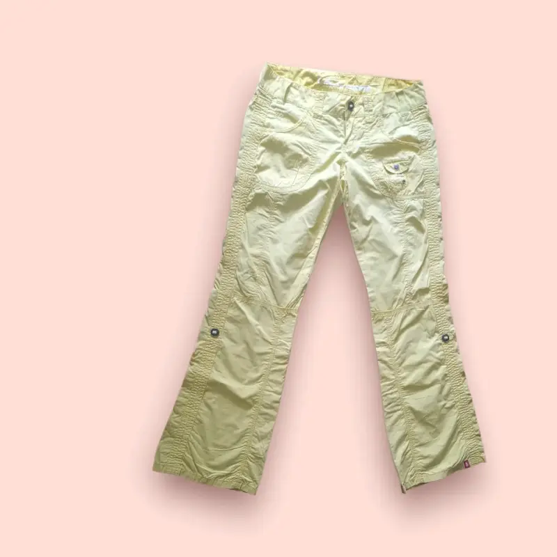 Pantalón amarillo con bolsillos marca Esprit
