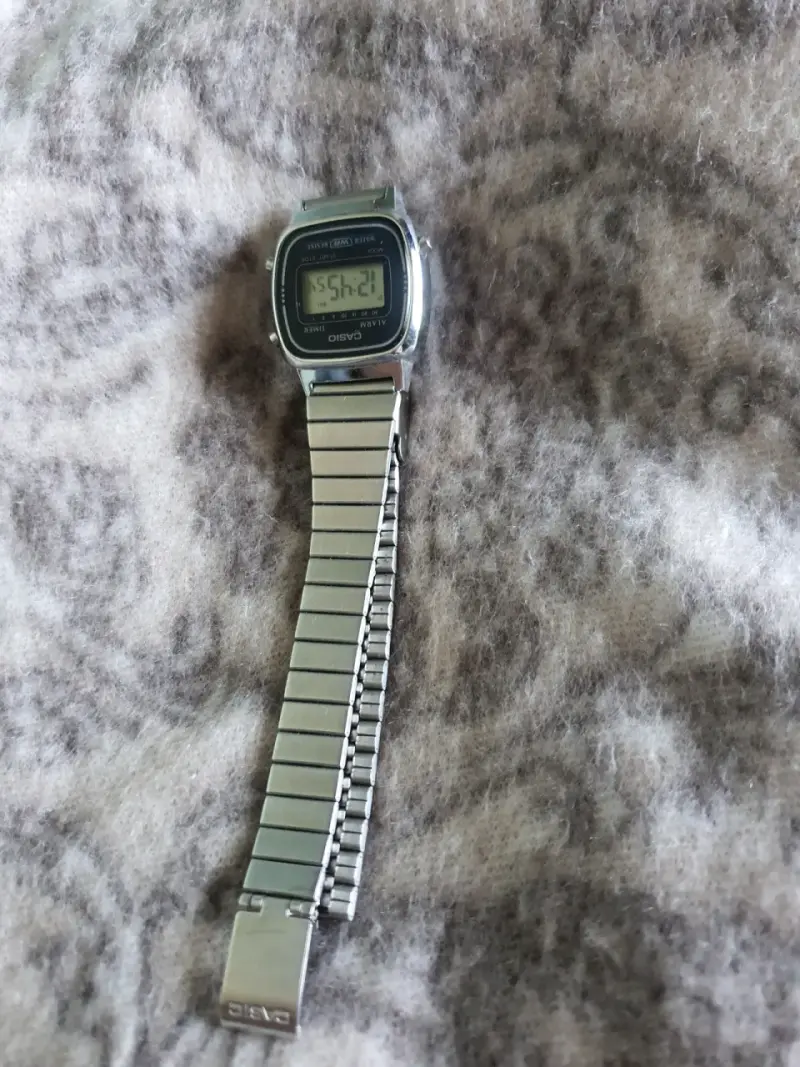 Reloj digital Casio vintage plateado - 3