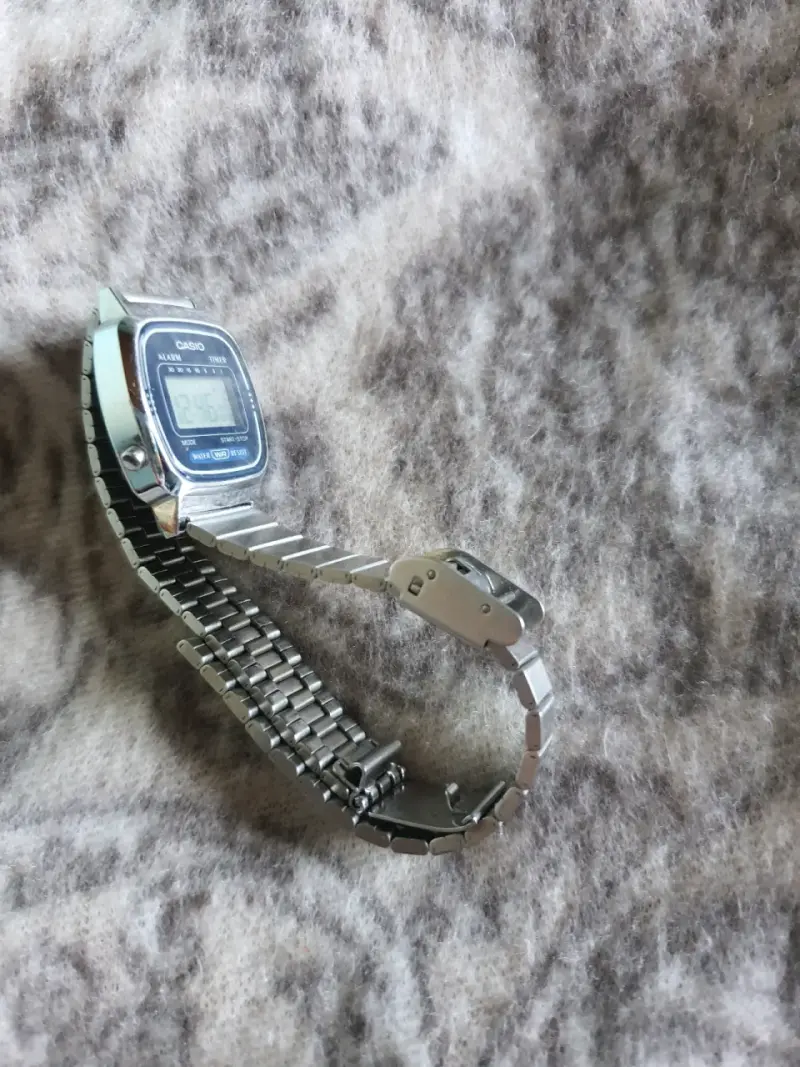 Reloj digital Casio vintage plateado - 4
