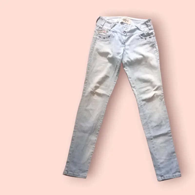 Jeans claros de mujer estilo casual