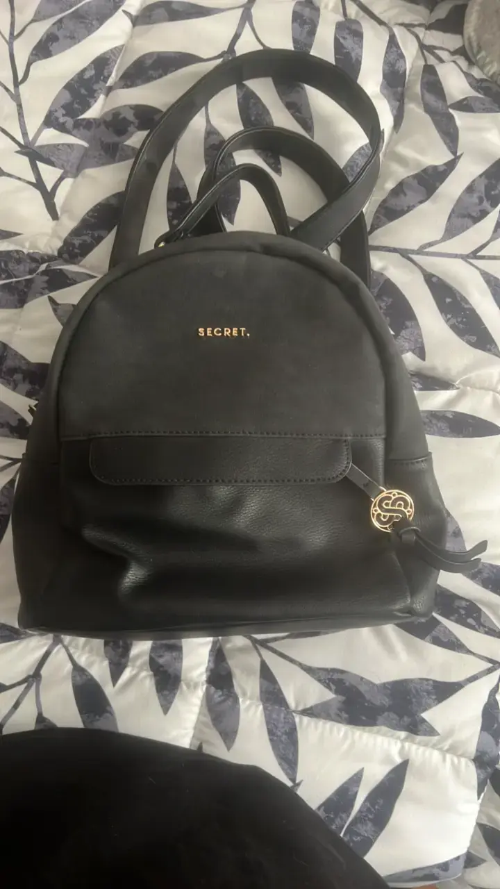 Mochila negra Secret de cuero elegante - 1