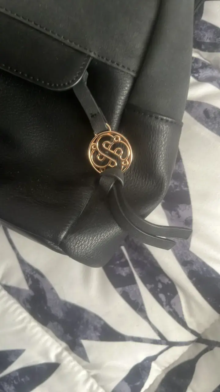 Mochila negra Secret de cuero elegante - 2