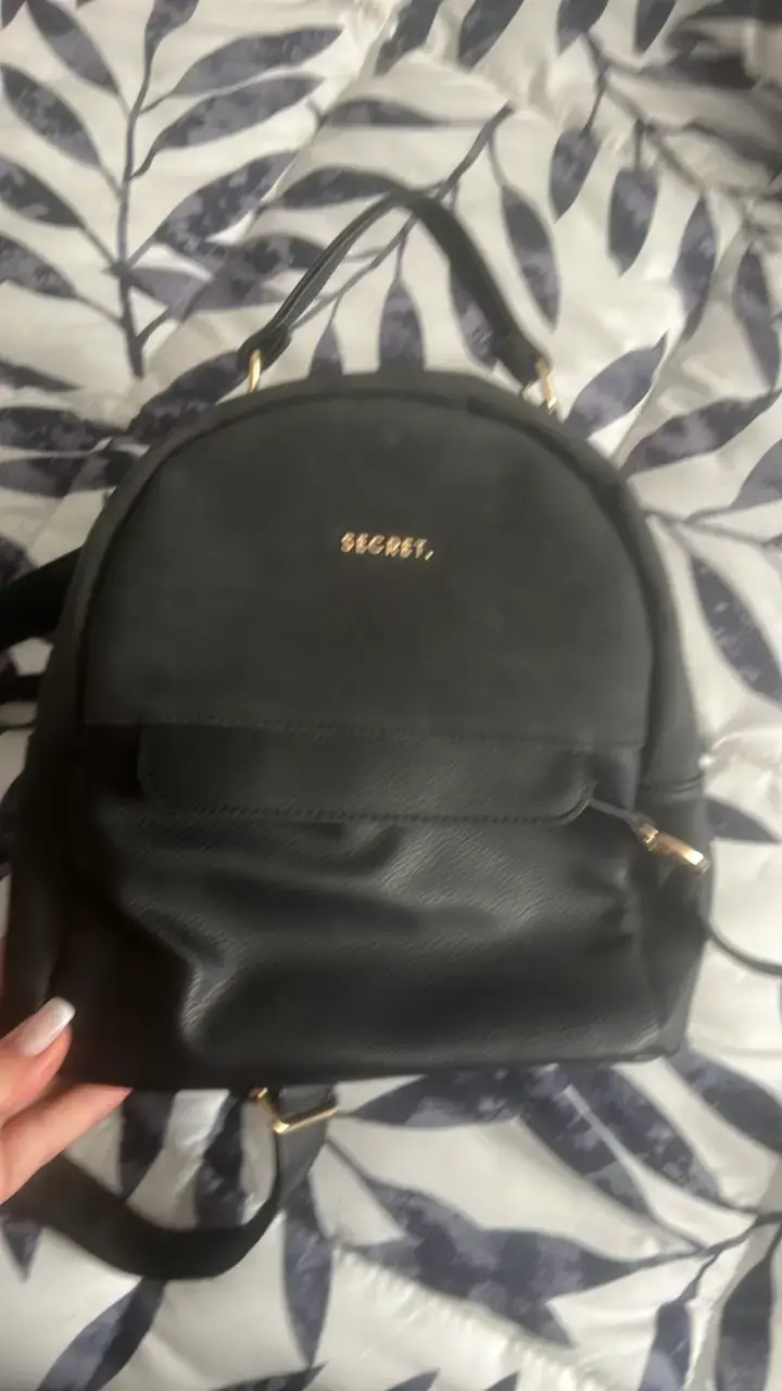 Mochila negra Secret de cuero elegante - 4