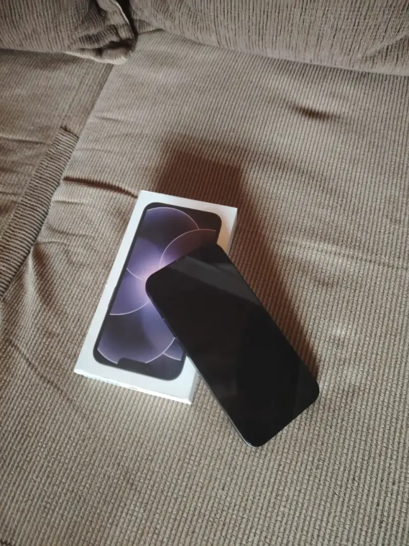 iPhone 17e con caja original en buen estado - 1