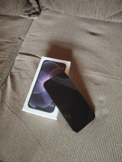 iPhone 17e con caja original en buen estado - miniatura 1