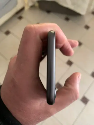 iPhone 8 con cargador original en buen estado - miniatura 4