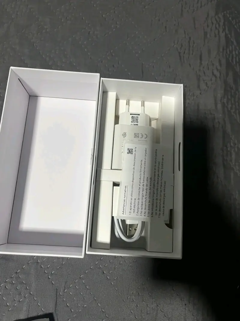 Cargador rápido USB con cable incluido - 1