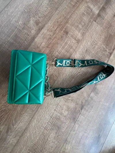 Cartera verde con correa ajustable - miniatura 2