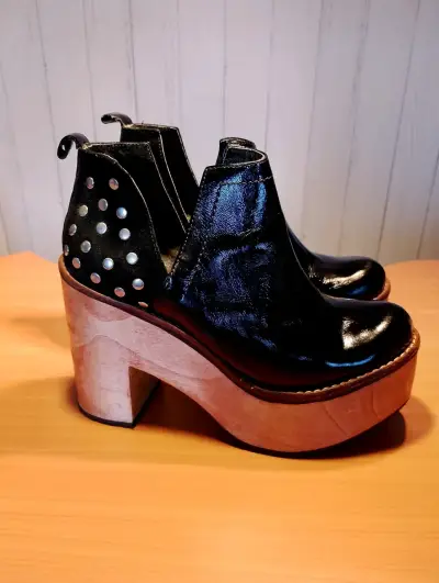 Botines de cuero con plataforma y tachas - miniatura 2