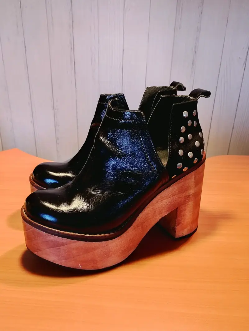 Botines de cuero con plataforma y tachas - 3
