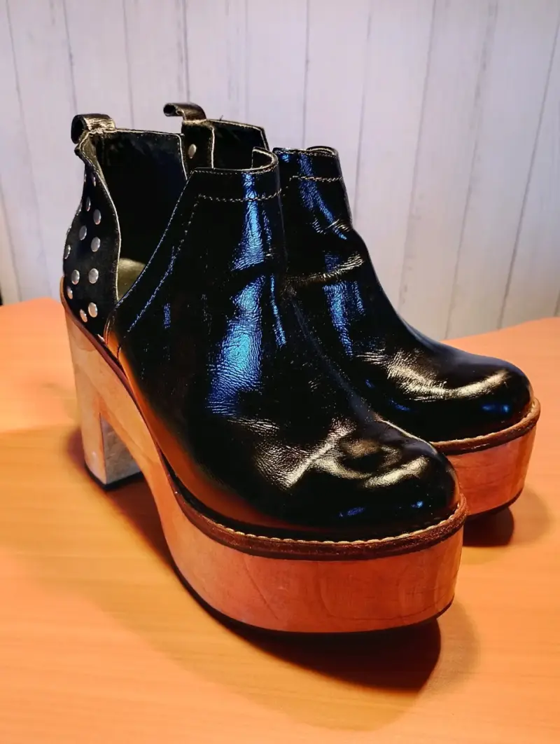 Botines de cuero con plataforma y tachas - 4