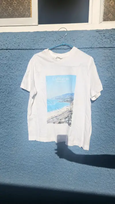 Polera blanca con estampado California - miniatura 1