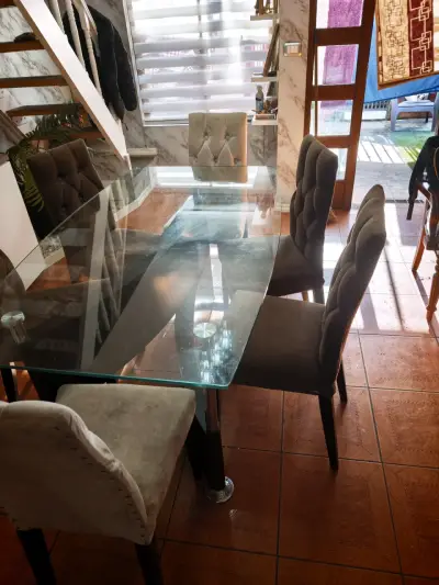 Mesa de comedor de vidrio con 6 sillas - miniatura 1