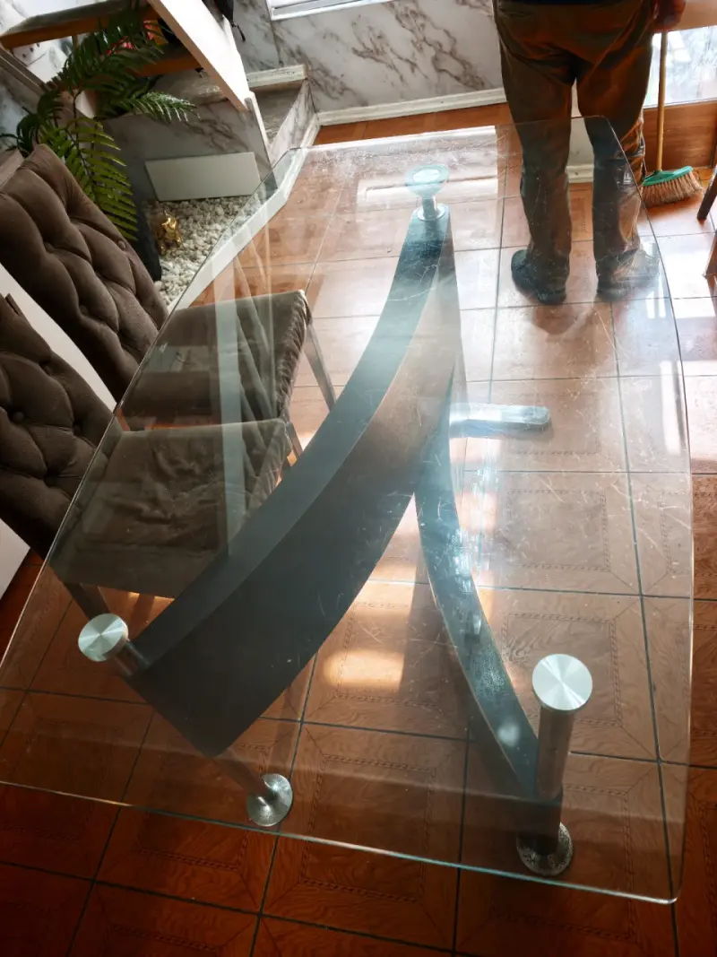 Mesa de comedor de vidrio con 6 sillas - 2