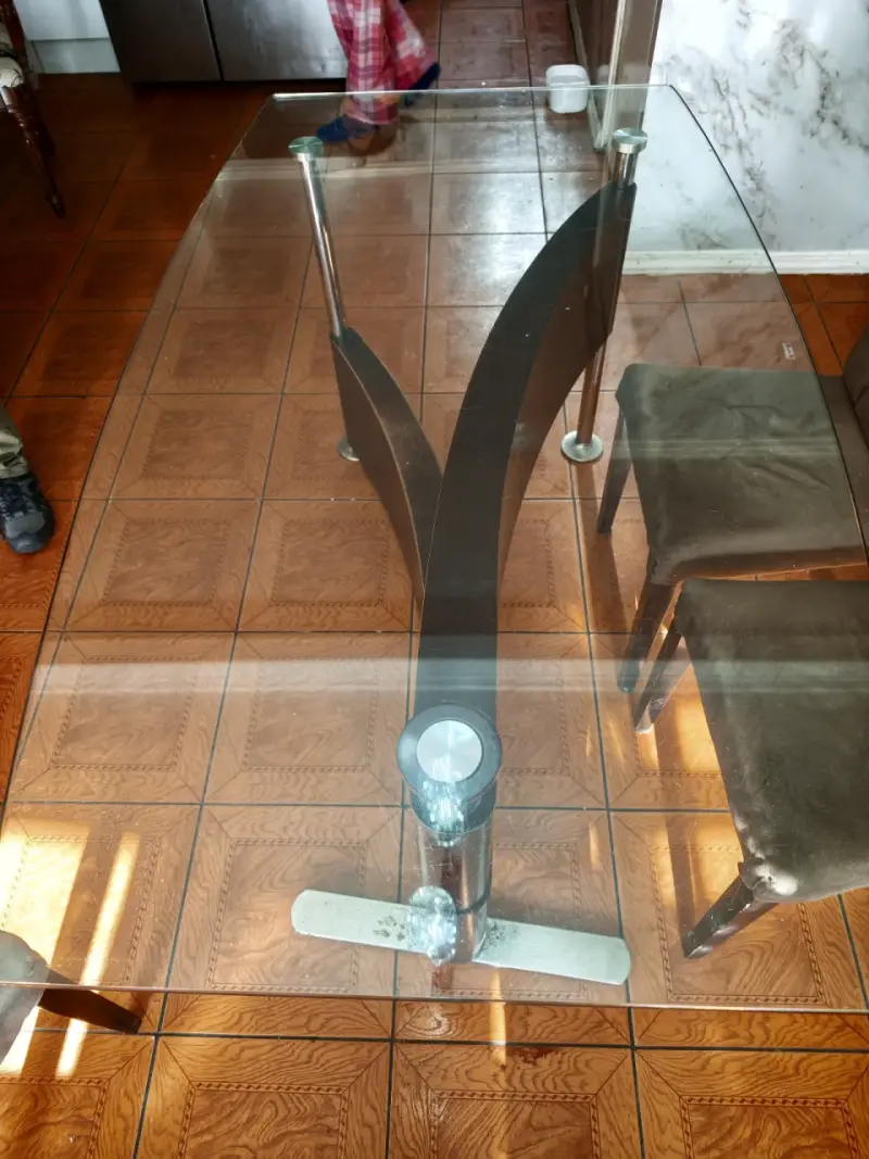 Mesa de comedor de vidrio con 6 sillas - 3