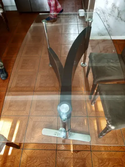 Mesa de comedor de vidrio con 6 sillas - miniatura 3