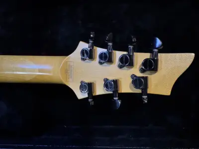 Guitarra eléctrica roja de 7 cuerdas Modelo C-7 - miniatura 2