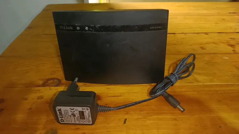 Router D-Link DIR-610N+ con adaptador - 1