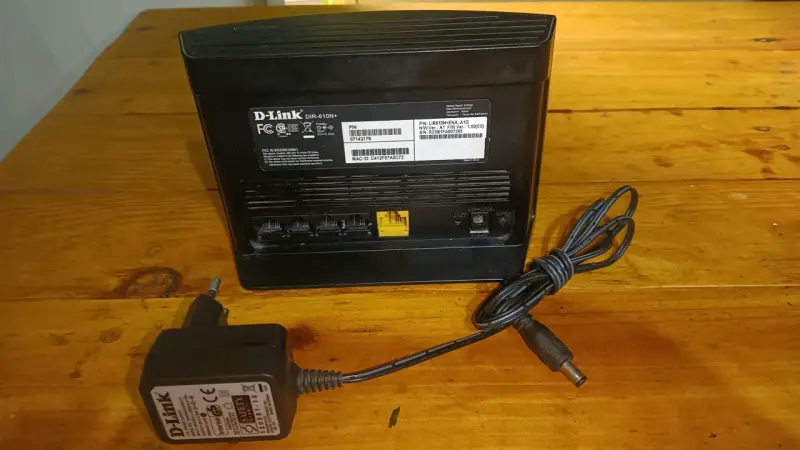 Router D-Link DIR-610N+ con adaptador - 2