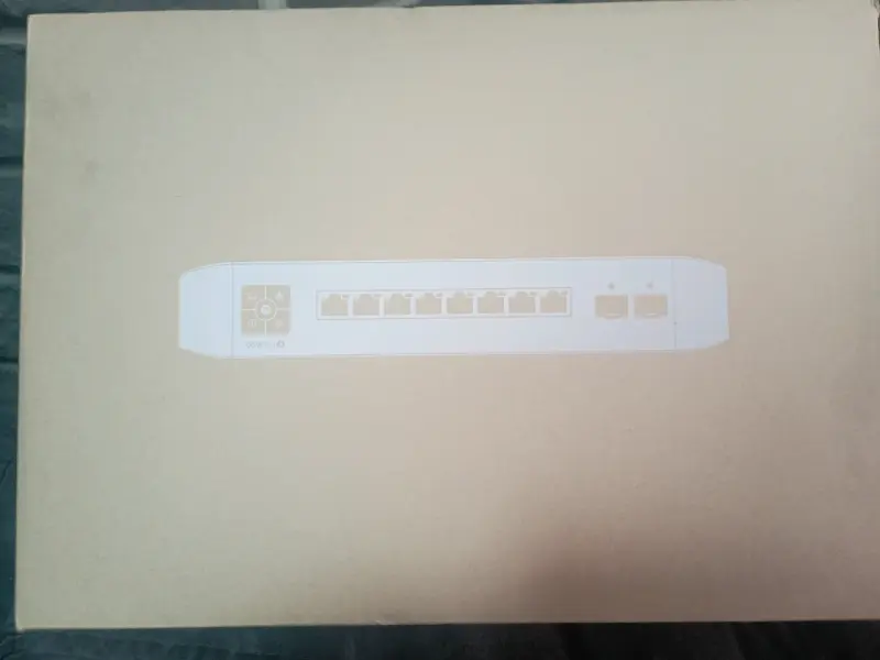 Switch Ubiquiti USW Pro 8 PoE - 1