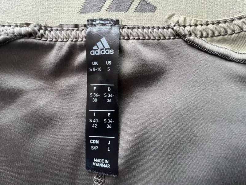 Shorts deportivos Adidas Techfit verde oscuro - 3