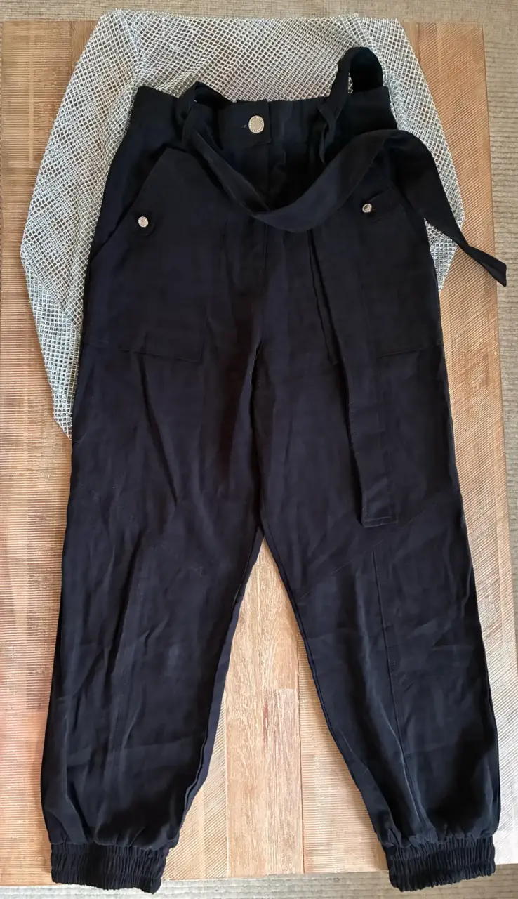 Pantalón negro con cinturón ajustable Marimba