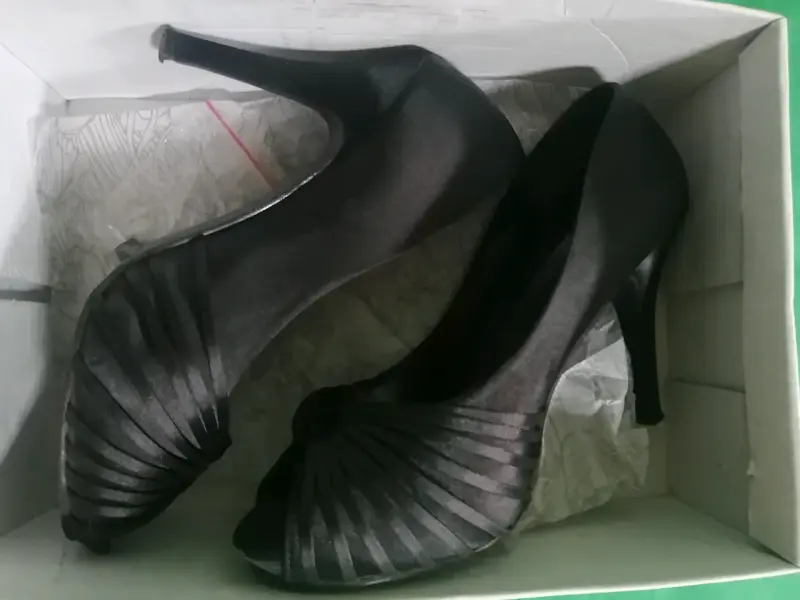 Zapatos de tacón negro elegante Detogni - 4