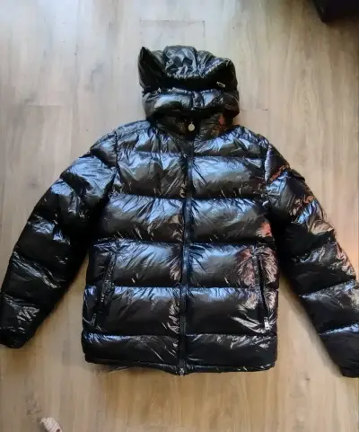 Chaqueta moncler acolchada negra con capucha - miniatura 1