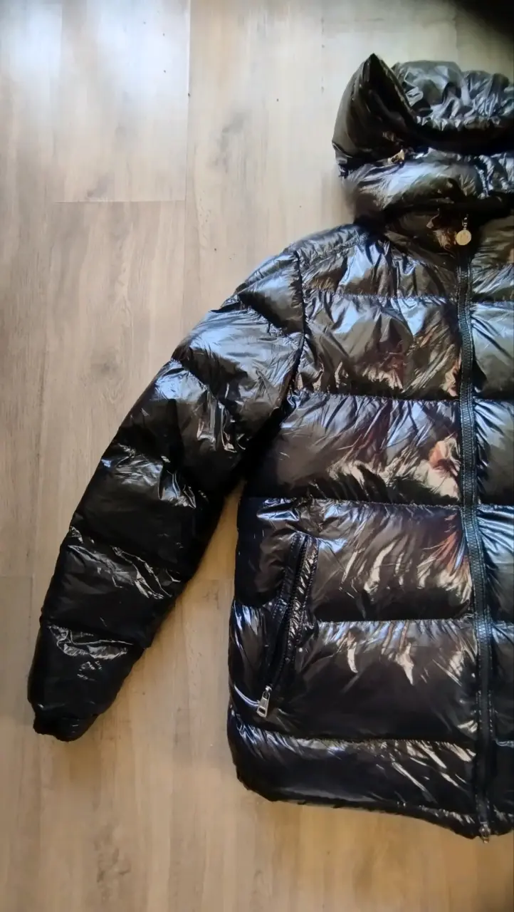 Chaqueta moncler acolchada negra con capucha - 2