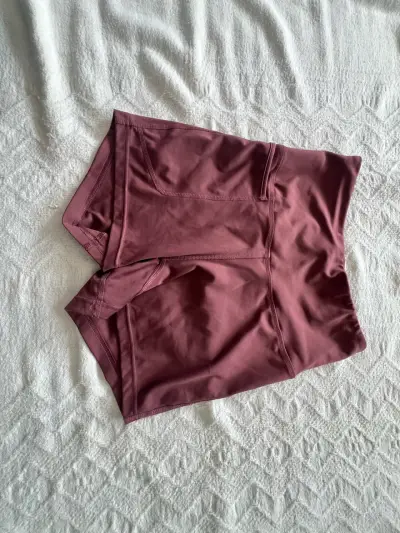 Shorts deportivos Adidas color burdeos para mujer - miniatura 1
