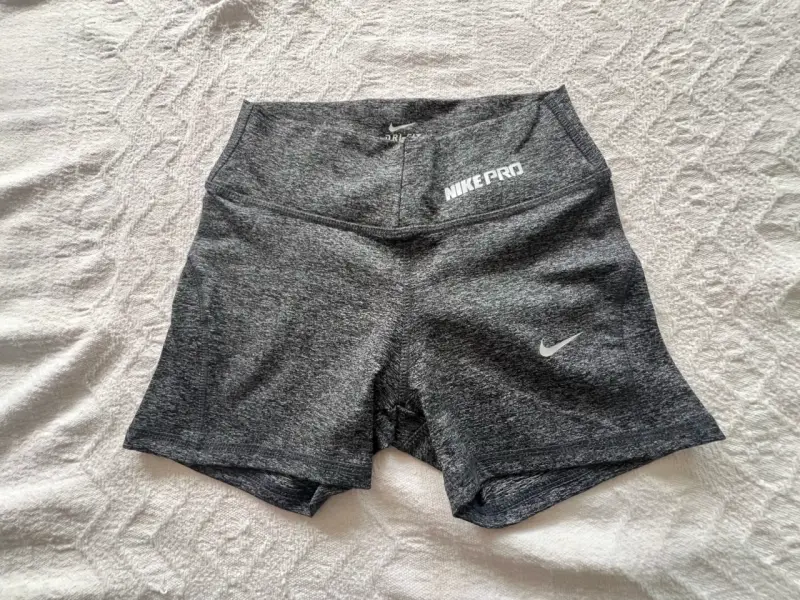 Shorts deportivos Nike Pro gris talla M - 1