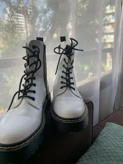 Botas blancas de cuero con cierre lateral - miniatura 2