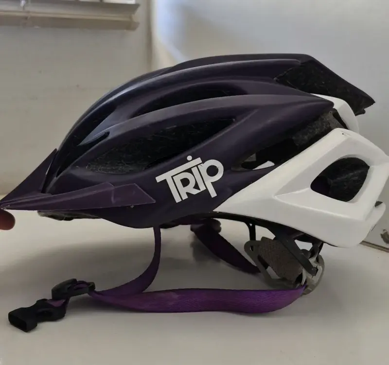 Casco de bicicleta TRIP morado y blanco - 1