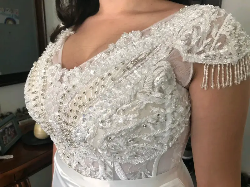 Vestido de novia con pedreria - 3