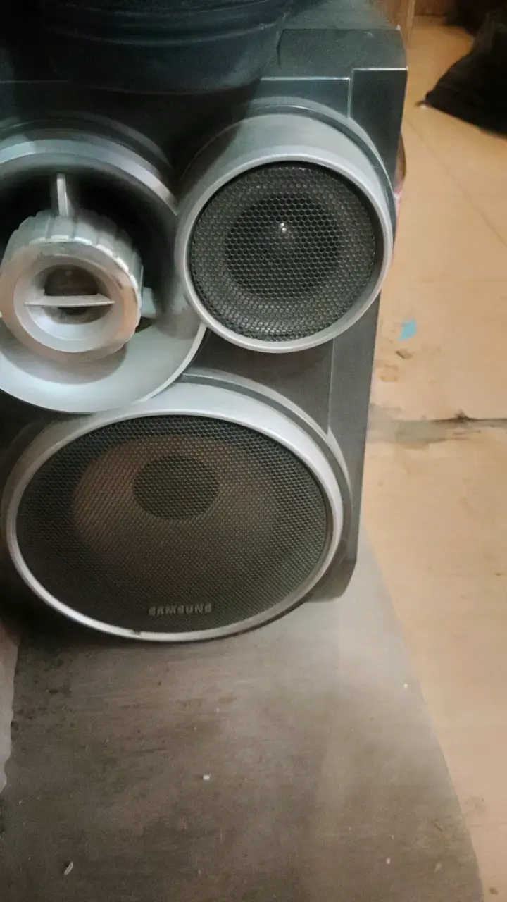 Equipo de sonido Aiwa con cambiador de 3 discos - 3