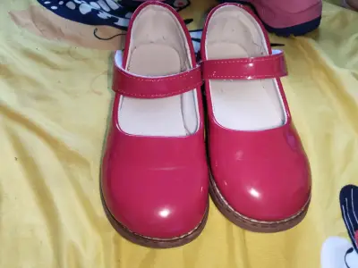 Zapatos de charol rojos  para niña - miniatura 1