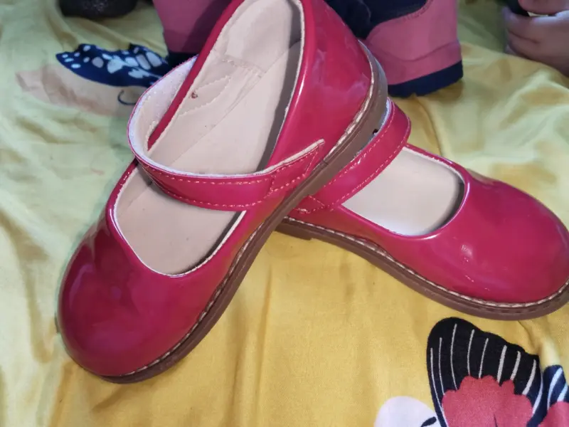 Zapatos de charol rojos para niña - 2