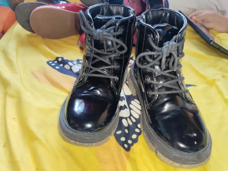 Botas negras de charol para niñas - 1