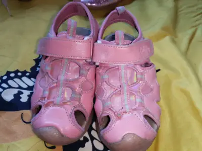 Sandalias rosadas para niña con velcro - miniatura 1