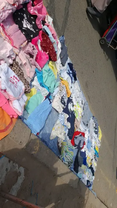 Lote de ropa infantil variada - miniatura 2