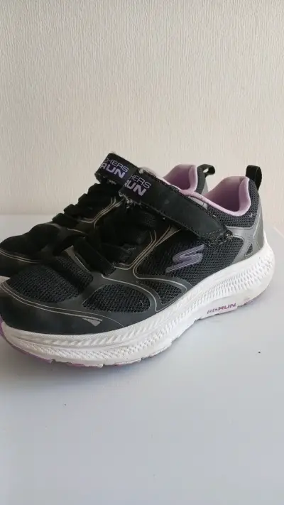 Zapatillas deportivas Skechers negras para correr - miniatura 1