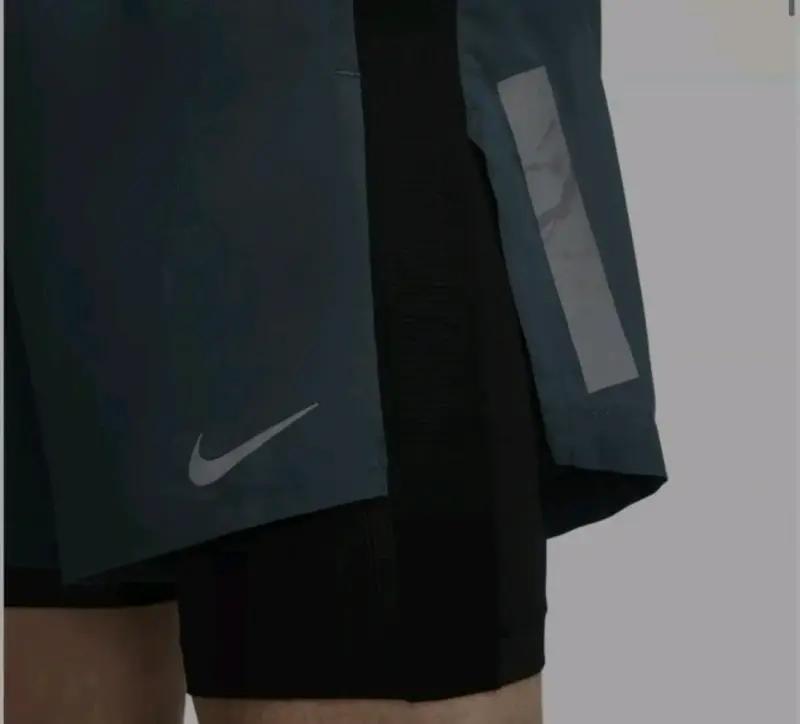 Short deportivo Nike verde con mallas - 1