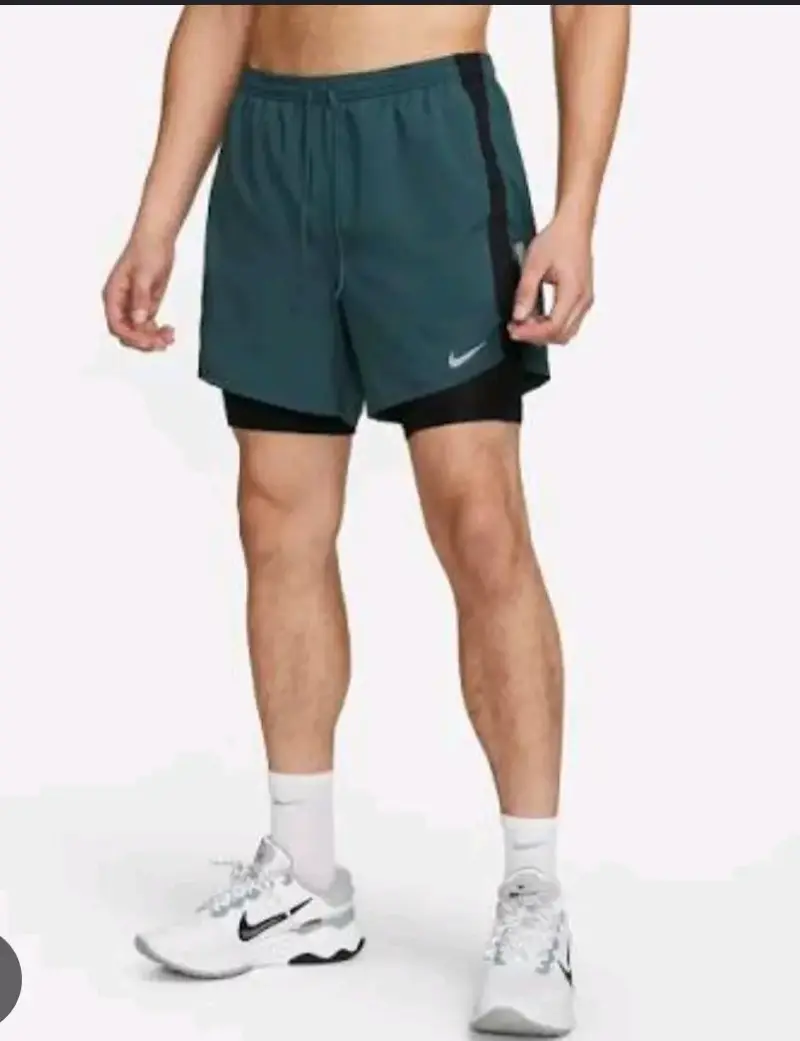 Short deportivo Nike verde con mallas - 3