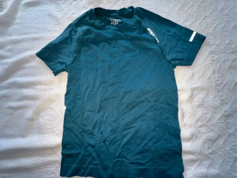 Polera deportiva azul marca Athletics talla M - 1