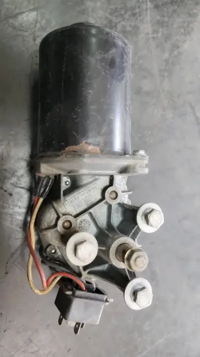 Motor eléctrico para auto usado limpia parabrisas - miniatura 1