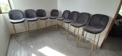 Set de 8 sillas altas grises con patas doradas - miniatura 3