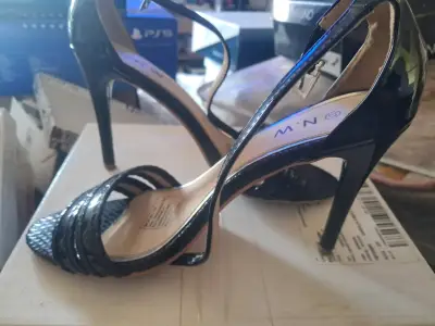 Tacones altos negros M.N.G elegantes - miniatura 1