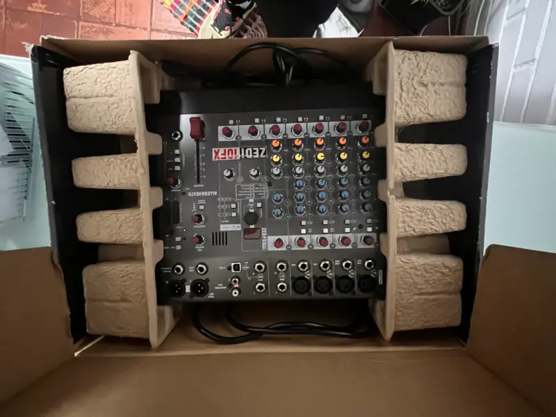 Mezclador Allen & Heath ZEDi-10FX con efectos - 4