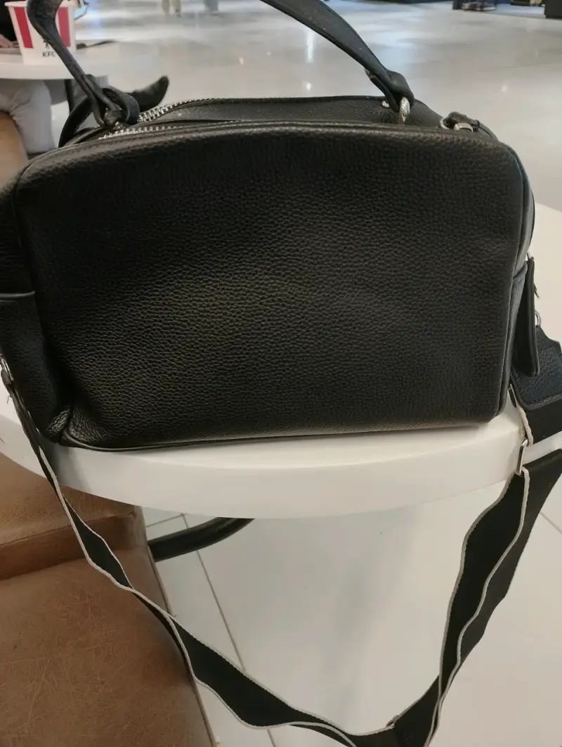 Bolso bandolera negro con cierre metálico - 2