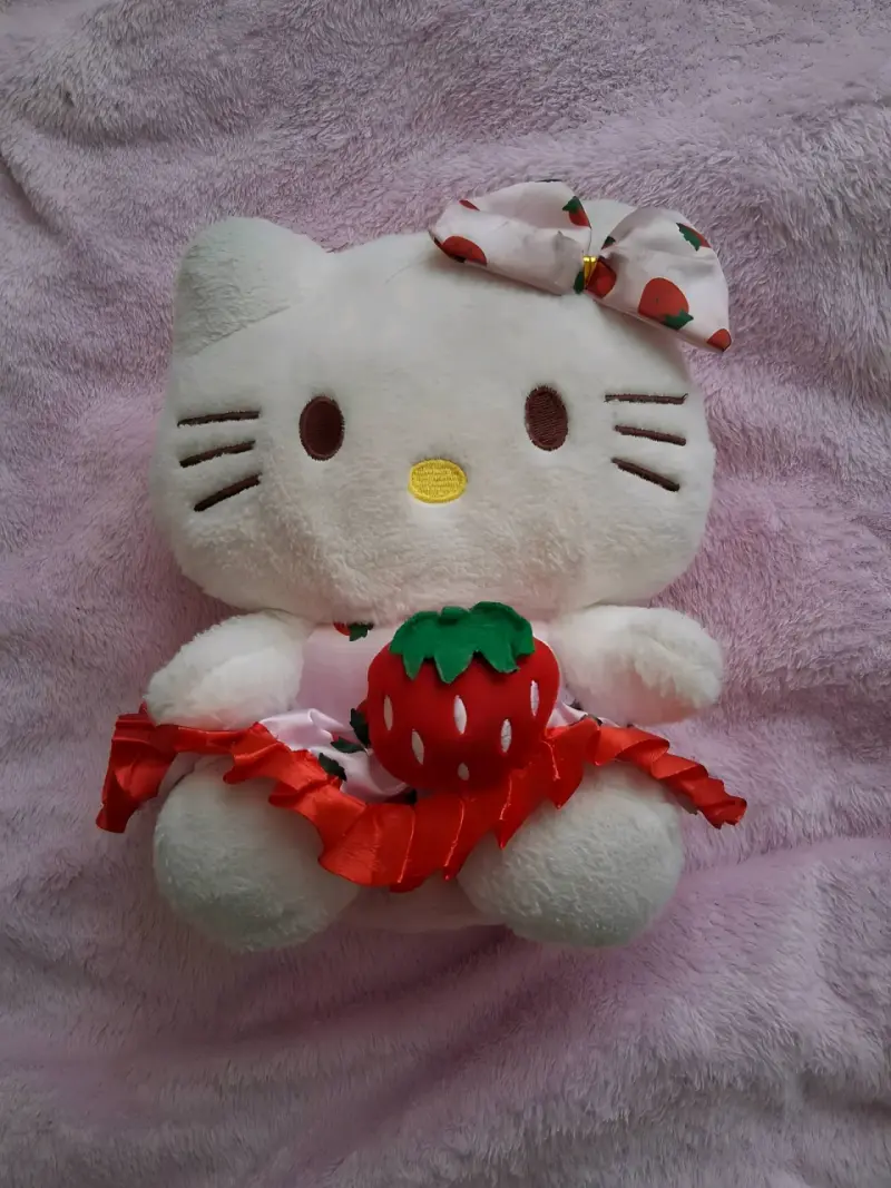 Peluche Hello Kitty con fresa y lazo - 1
